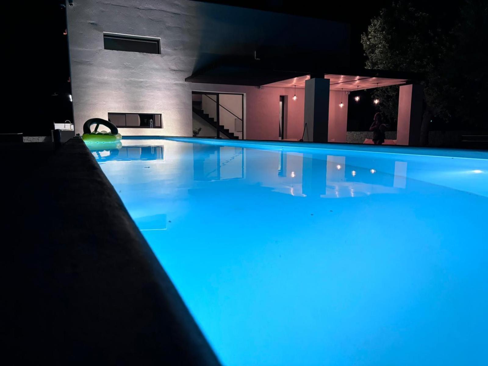 Villa Aeneas Pool & Jacuzzi Al Mare Torre Guaceto